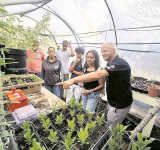 Students support  grower Tera Barra