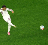   Spain bank on midfield control to contain French Fab Four