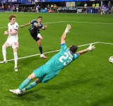 Argentina rally to oust England, return to World Cup final