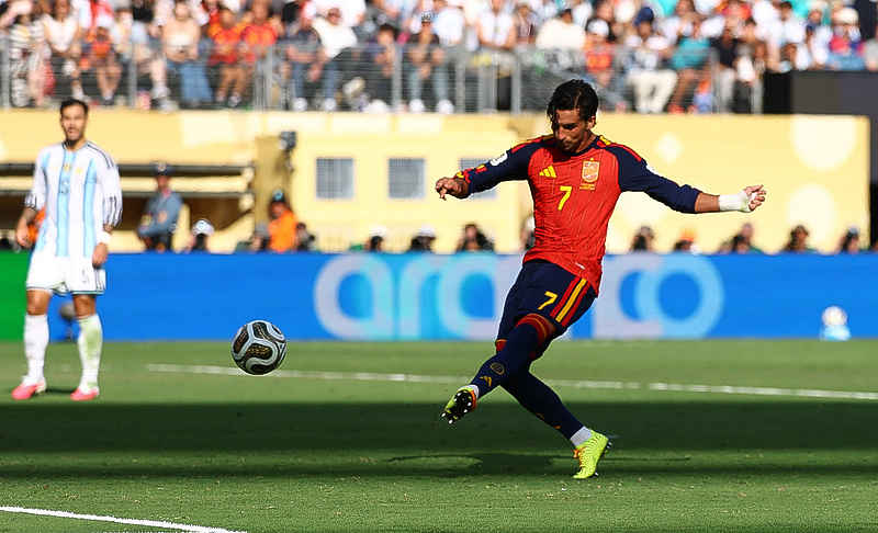 Spain silence Argentina to win World Cup crown