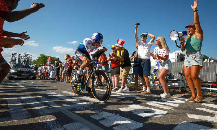 Evenepoel admits 'bittersweet' win after teammate Lipowitz crashed
