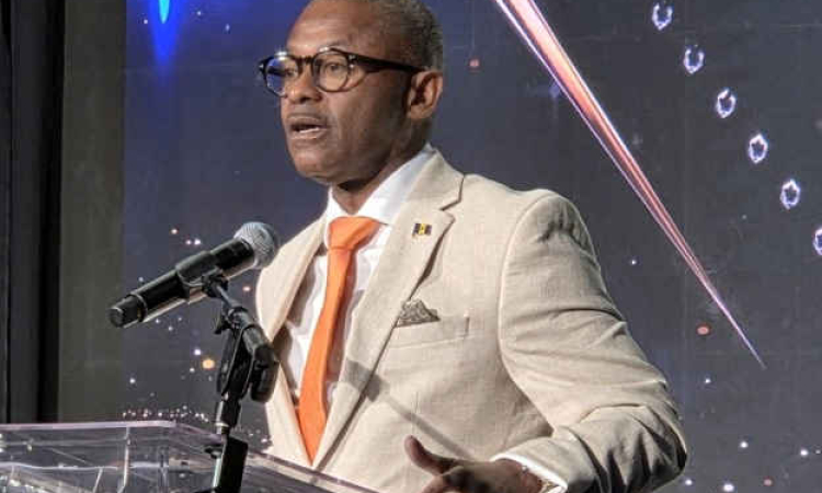 Tourism minister calls for  unified labour law structure