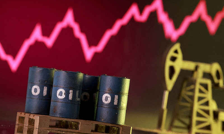 Oil settles over $100 as  Houthi attacks intensify