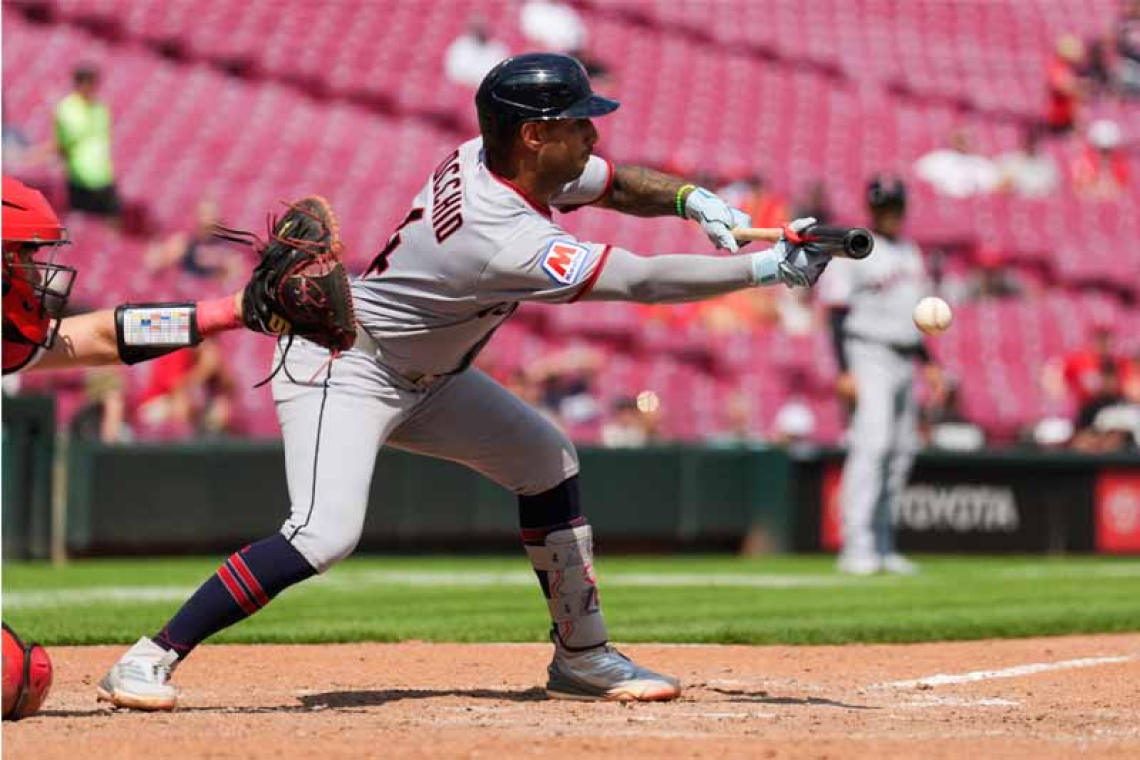 Guardians get past Reds with safety squeeze