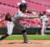 Guardians get past Reds with safety squeeze