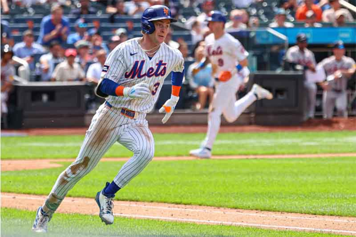 Mets squeeze by Braves in opener of DH