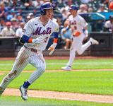 Mets squeeze by Braves in opener of DH