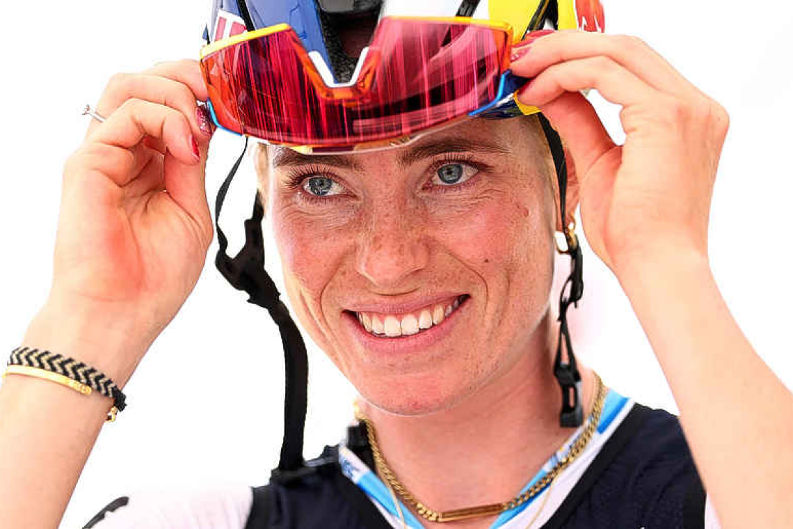Vollering wins sprint to take Tour de France Femmes stage five, Reusser stays in yellow