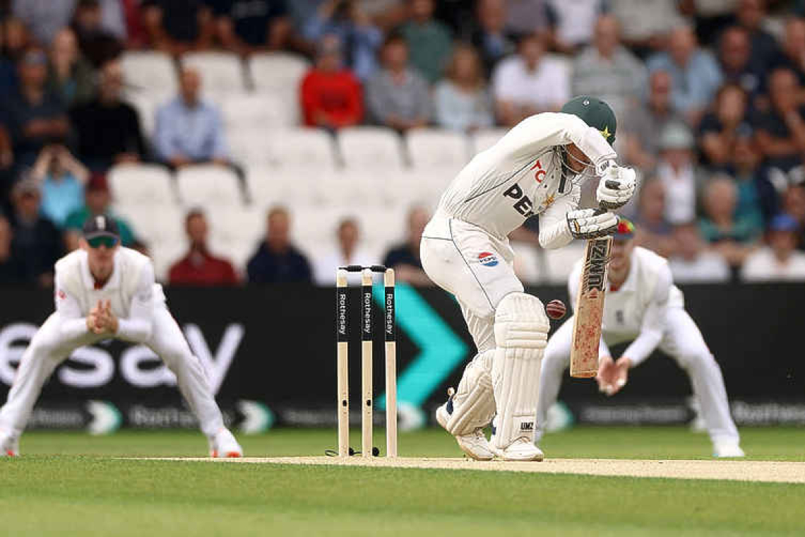Robinson and Tongue put England on top against Pakistan