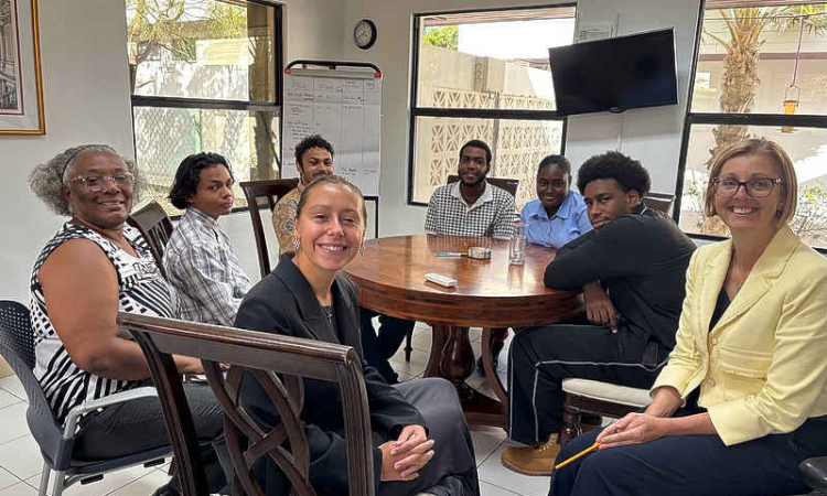 Governor hosts students  heading for UK to study