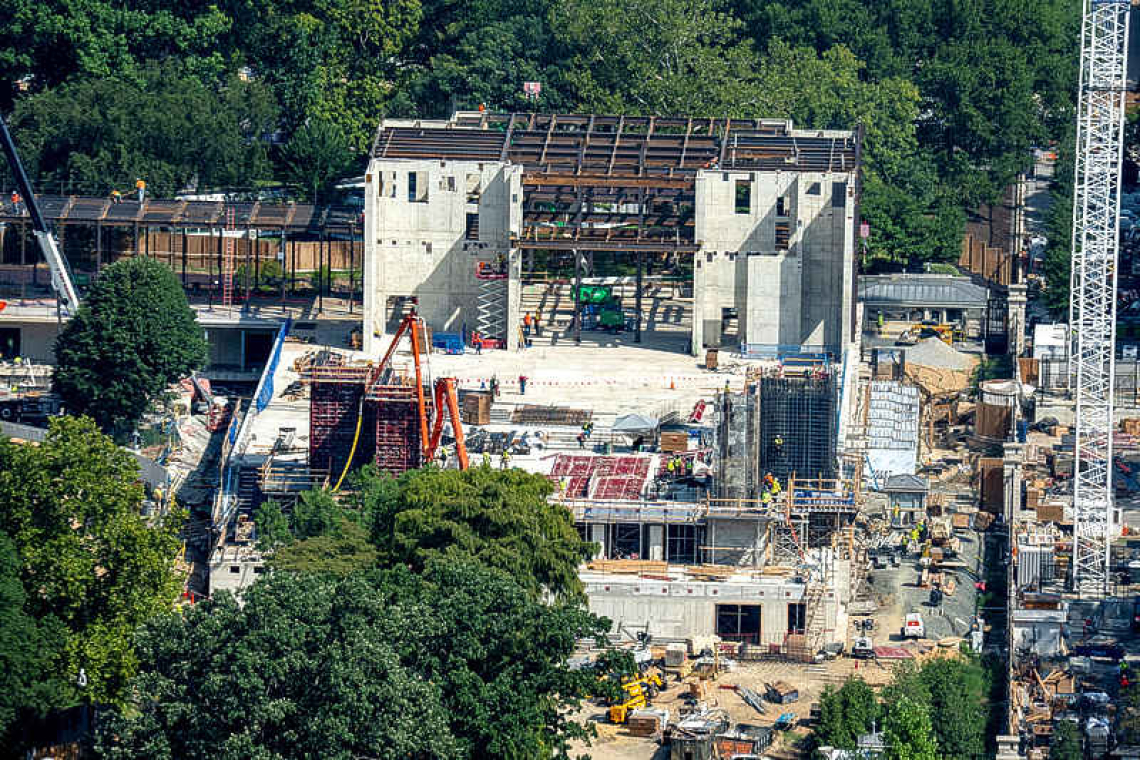 Supreme Court lets White House  ballroom construction continue