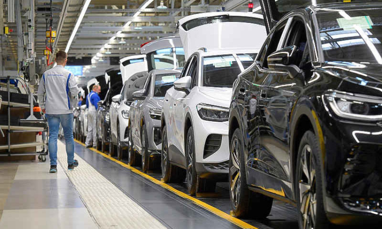 Volkswagen supervisory board  supports transformation plan