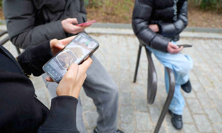 Teen reading slumps to worst this  century due to surge in screen time