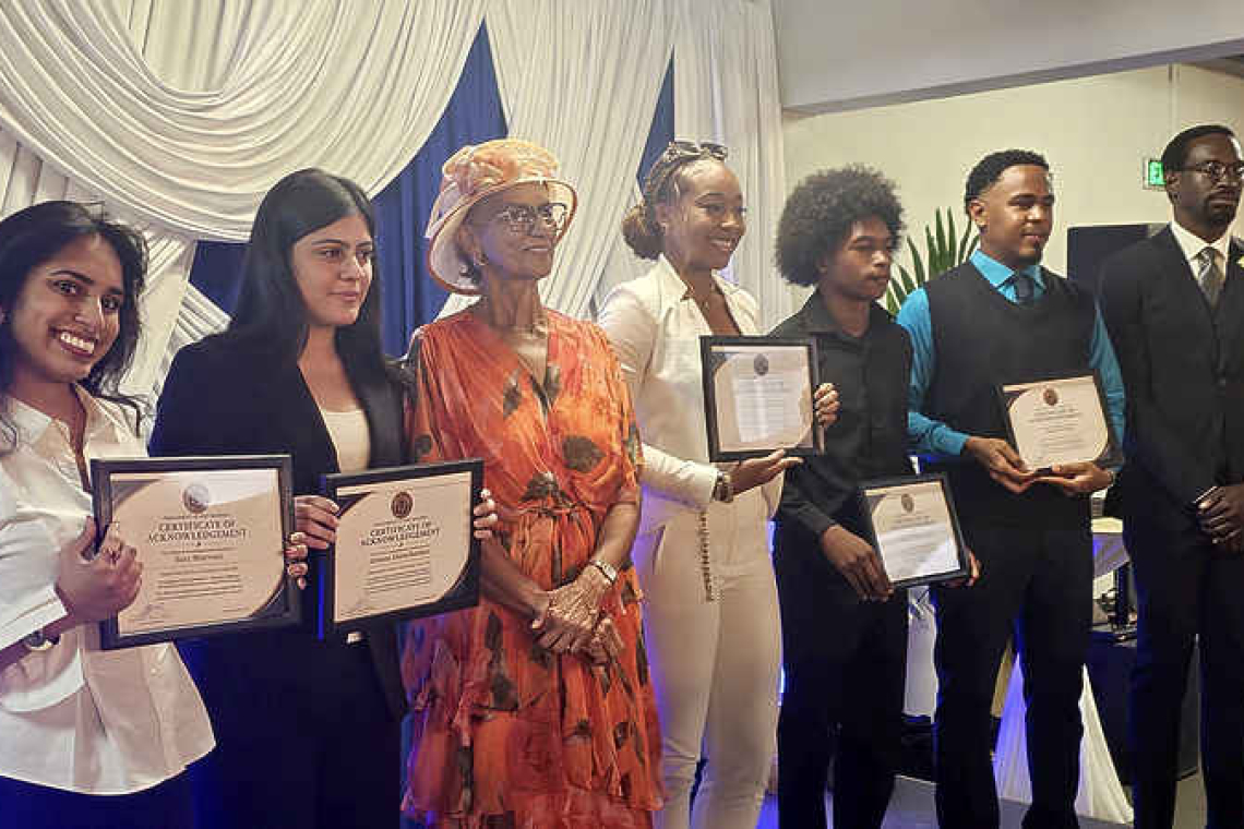 Nahjah Wyatte Muñoz receives  President of Parliament Award