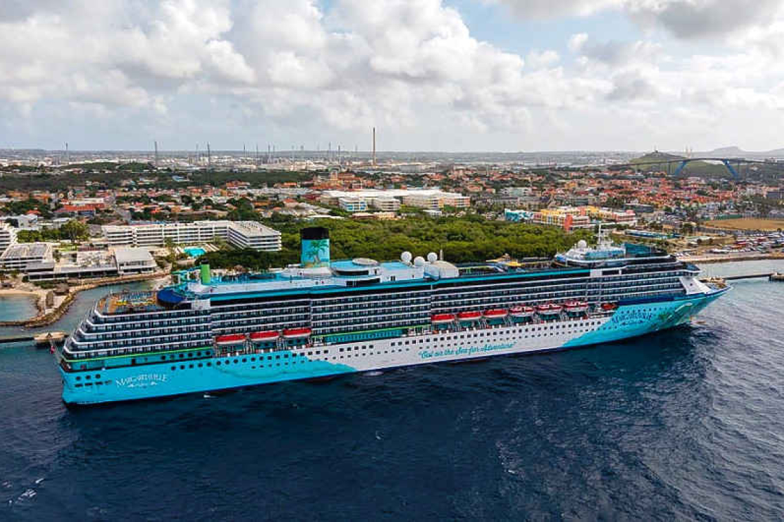 Cruise ship makes  first call in Curaçao
