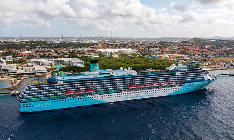 Cruise ship makes  first call in Curaçao