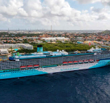 Cruise ship makes  first call in Curaçao