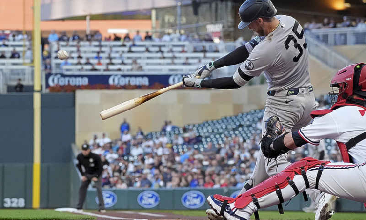 Yankees hold off Rays' celebration with win in doubleheader opener