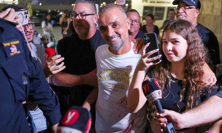 Passengers foil bid to crash Dubai-Tel Aviv  flight, Israel says, after co-pilot stabs pilot