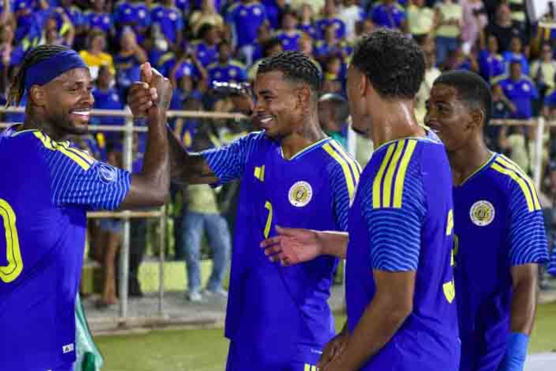 Curaçao stays on top  with third straight win
