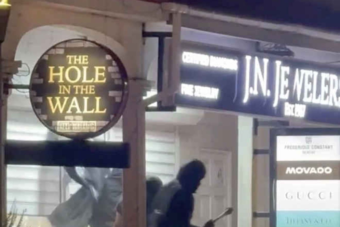 Robbery attempt at  Maho jewellery store