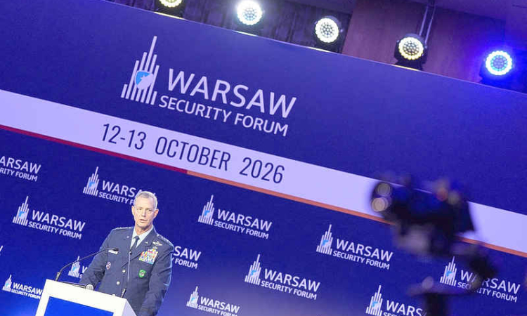 NATO general sets out tough military  response to any 'foolish' Russian attack