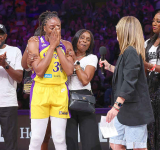 Nneka Ogwumike wins sportsmanship honor