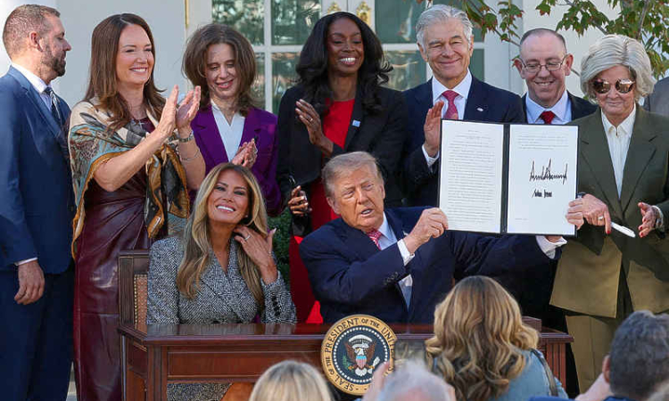 Trump approval falls to record low of 31%  as midterms near, Reuters/Ipsos poll finds