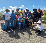 Taxi assocs. clean Bell’s Lookout  Point ahead of high tourist season