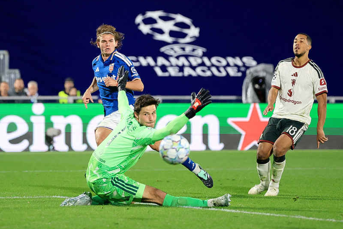 Paz dazzles as Como thrash Manchester United 4-1
