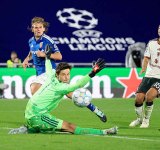 Paz dazzles as Como thrash Manchester United 4-1